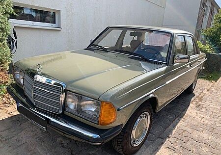 Mercedes-Benz 230 123