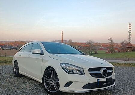 Mercedes-Benz CLA 200 Shooting Brake - Pano