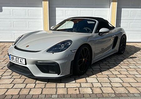 Porsche Boxster 718 Spyder in Kreide Schalensitze