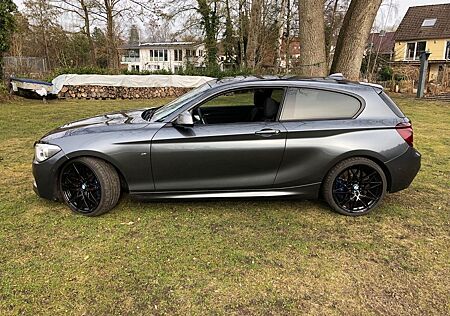 BMW M135i 3-Türer/Schalter/NaviProf/Kamera/B&O