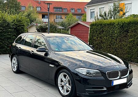 BMW 525d xDrive Touring A Luxury Line Luxury Line