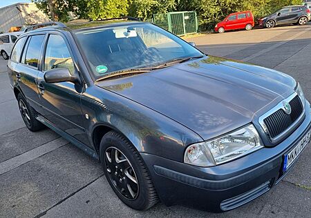 Skoda Octavia Combi 1.6 Tour AHK