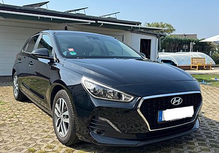 Hyundai i30 1.4 YES! Top Zustand!!!