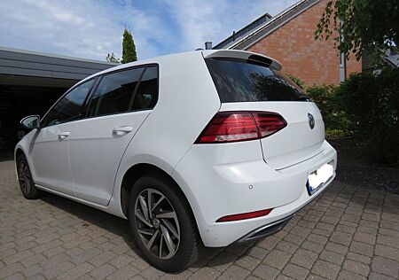 VW Golf Volkswagen 1.6 TDI Sound
