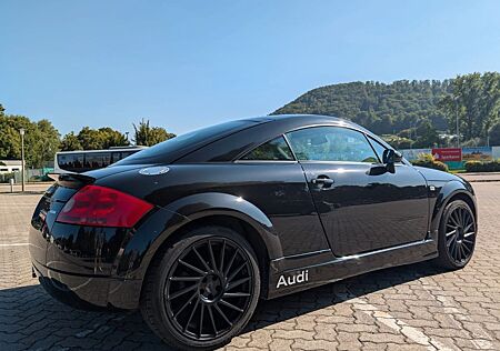 Audi TT Coupe 1.8T quattro 132 kW