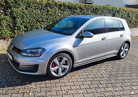 VW Golf Volkswagen VII GTI Perf. Xenon ACC DCC Dynaudio DAB+