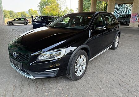 Volvo V60 Cross Country Momentum