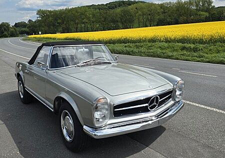 Mercedes-Benz 230 SL Pagode (W113) professionell neu aufgebaut