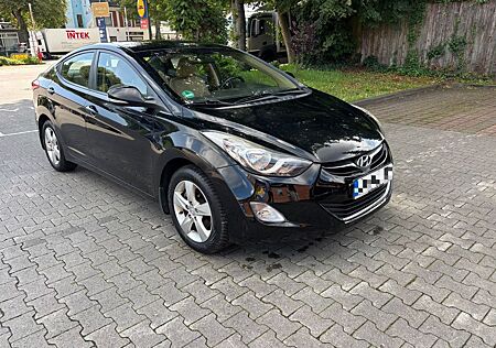 Hyundai Elantra TÜV 06/2027