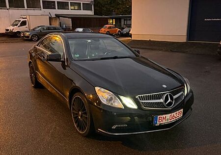 Mercedes-Benz E 220 Coupé CDI BlueEFFICIENCY AVANTG.