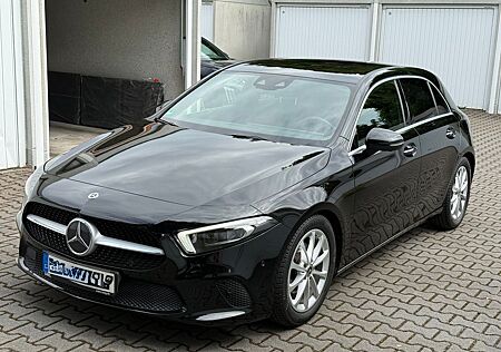 Mercedes-Benz A 160 -m. HUD/AHK/MBUX