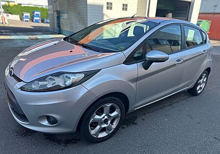 Ford Fiesta 1,25 4-Türer Neue Reifen, neue Bremsen