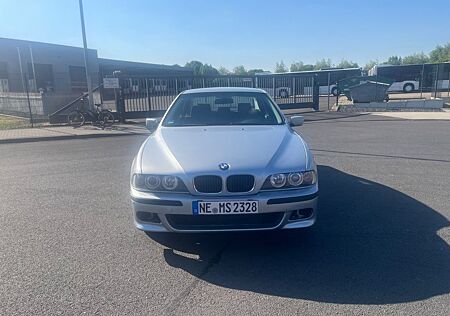 BMW 523i