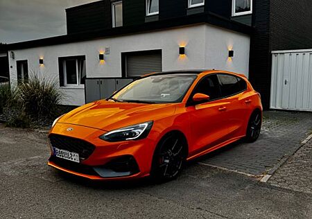 Ford Focus 2,3 ST Styling-Paket B&O HUD LED SD AHK