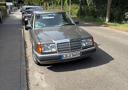 Mercedes-Benz 260 E