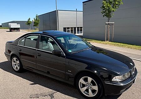 BMW 528i Auto