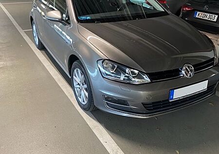 VW Golf Volkswagen 1.2 TSI 63kW BMT LOUNGE AHK