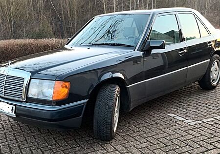Mercedes-Benz 200 Diesel H-Kennzeichen Tüv 2/27