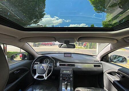 Volvo V70 Kombi Momentum AWD Automatik