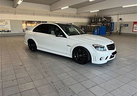 Mercedes-Benz C 63 AMG 6.3 V8 Deutsches Fzg. Schaltwippen Navi