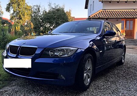 BMW 320i - E90