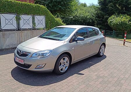 Opel Astra J Lim.Edition 1.Hand Scheckheftgepflegt