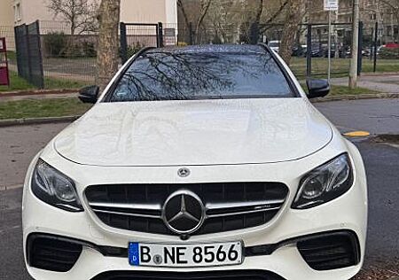 Mercedes-Benz E 63 AMG Mercedes-AMG E 63 S 4MATIC+ T Autom..