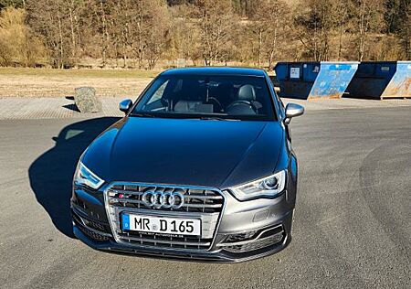 Audi S3 2.0 TFSI quattro -