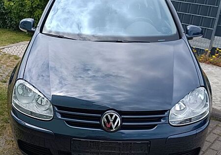 VW Golf Volkswagen 1.6 FSI mit guter Ausstattung kein Rost