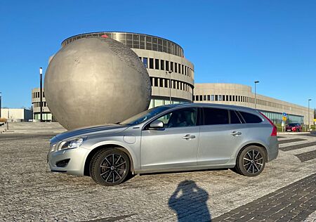 Volvo V60 D6 AWD Plug-in-Hybrid Pure Limited