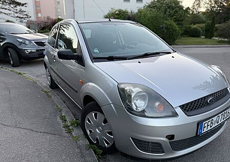 Ford Fiesta 1,4 16V Ambiente TÜV 03/27 Wenig KM