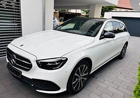 Mercedes-Benz E 300 de T 4MATIC|EZ 2022|Pano|Night|AHK|Luft