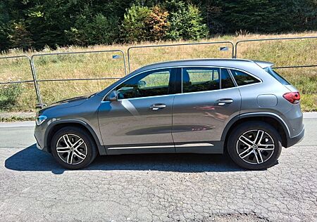 Mercedes-Benz GLA 200 /Progressive DCT ,Totwinkel- Assi