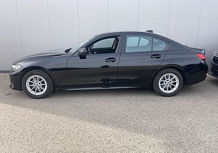 BMW 320iA *Navi*PDC*Carplay*Sitzh*Business*LED*