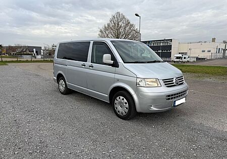 VW T5 Kombi Volkswagen 2.5 AXD 8 Sitzer
