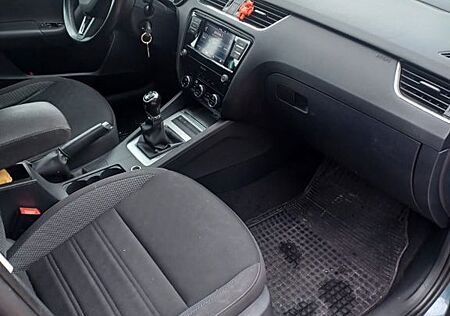 Skoda Octavia 1.6 TDI SCR Premium Edition Combi Pr...