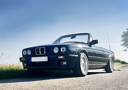 BMW 320i Cabrio E30 / Klassiker im Originalzustand