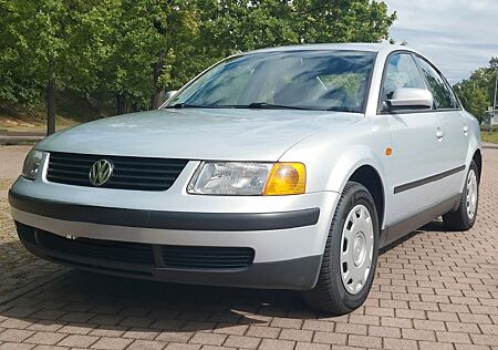 VW Passat Volkswagen 1.6 Auto Basis