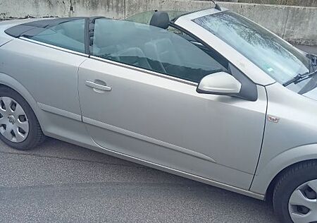 Opel Astra Twintop 1.6 Cosmo 85kW