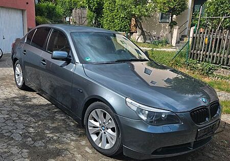BMW 545i V8 333 PS