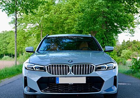 BMW 330e M-SPORT | AdapLED | H/K | HUD | GARANTIE