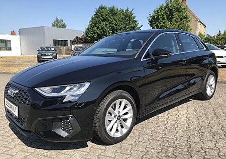 Audi A3 Sportback 30TFSI Ganzjahresreifen, Parklenka