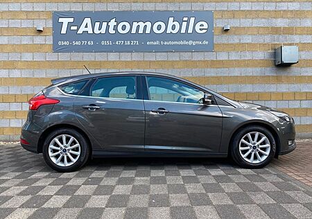 Ford Focus Lim. Titanium Frontscheiben- + Lenkradhzg