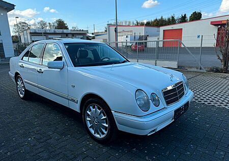 Mercedes-Benz E 200 ELEGANCE Elegance