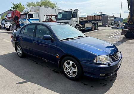 Toyota Avensis 2.0 Benzin, manual,