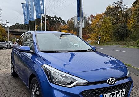 Hyundai i20 Scheckheftgepflegt / TÜV NEU