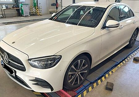 Mercedes-Benz E 300 de Lim. AMG-LINE