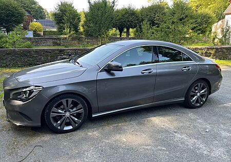 Mercedes-Benz CLA 200 -