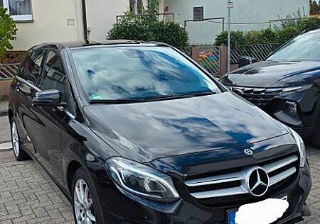 Mercedes-Benz B 220 d 4MATIC schwarz Vollleder einwandfrei