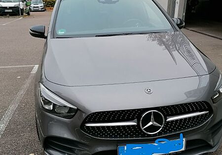 Mercedes-Benz B 200 DCT -